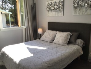 4 chambres, fer et planche à repasser, accès au Wi-Fi (inclus)