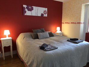 4 bedrooms, travel cot, free WiFi, bed sheets