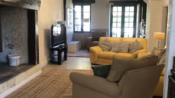 Télévision, cheminée