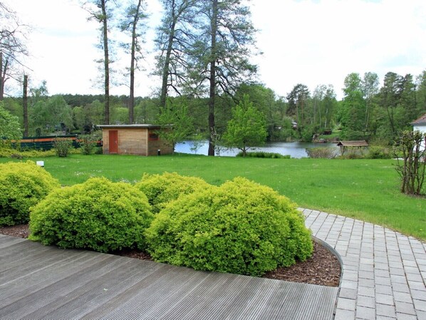 المنطقة المحيطة بالمنشأة