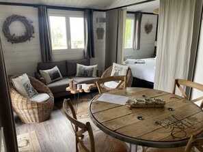 2 多间卧室、旅行婴儿床、免费 WiFi、床单