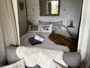 2 bedrooms, travel cot, free WiFi, bed sheets - Chalet de la Rule / Vue Panoramique sur L'aubrac (NASBINALS)