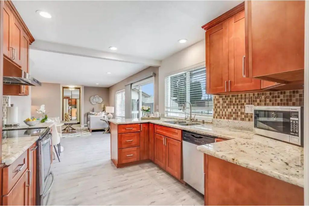 Sleeps 14❤️Great 4 Larger Groups❤️Quiet Neighborhood