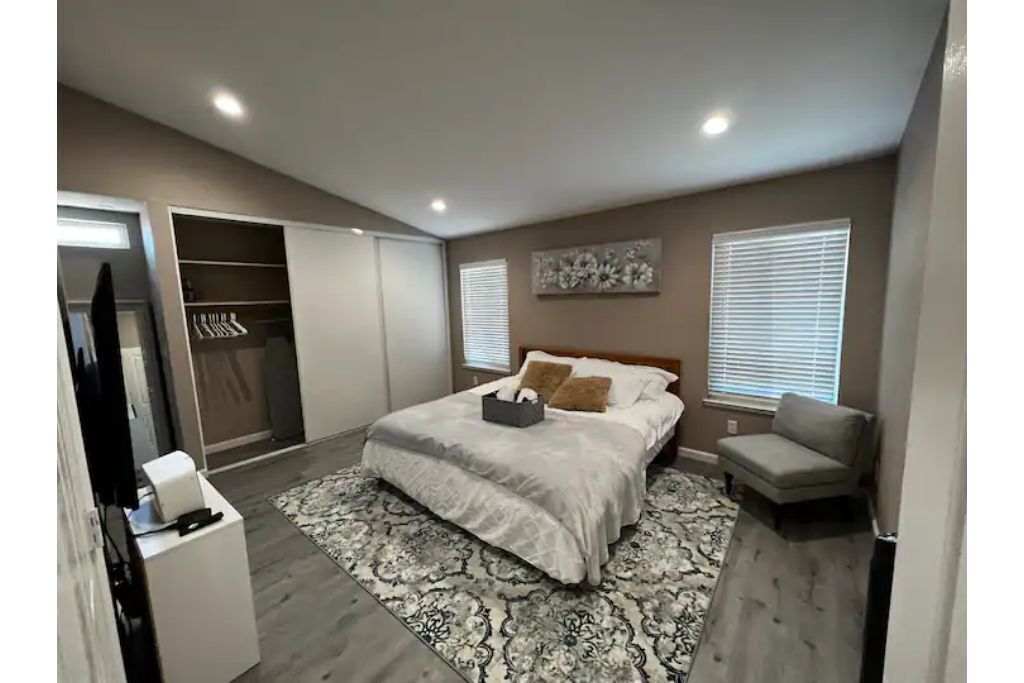 Sleeps 14❤️Great 4 Larger Groups❤️Quiet Neighborhood