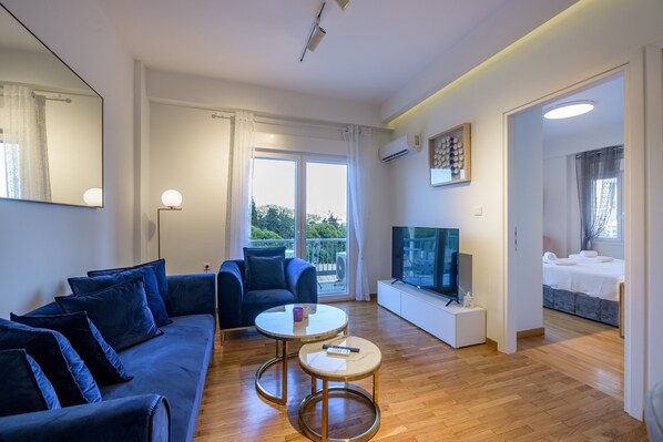 Deluxe Apartment | Living room