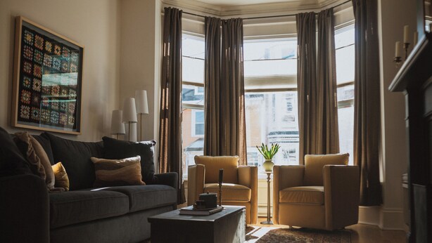 Living area - Historic Luxury Downtown Victorian home with Hot Tub, Ocean and Harbour Views (St. John's)