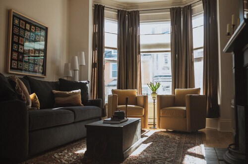 Historic Luxury Downtown Victorian home with Hot Tub, Ocean and Harbour Views