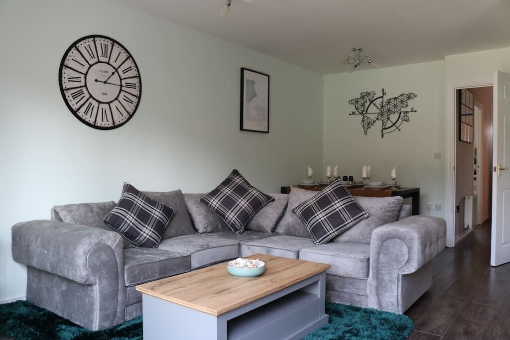 Spacious Townhouse Tipton, Ideal for Contractors, Travellers & Families