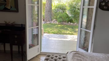 4 chambres, fer et planche à repasser, Wi-Fi, draps fournis