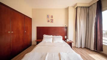 Classic Apartment, 1 Double Bed | In-room safe, blackout curtains, iron/ironing board, free WiFi