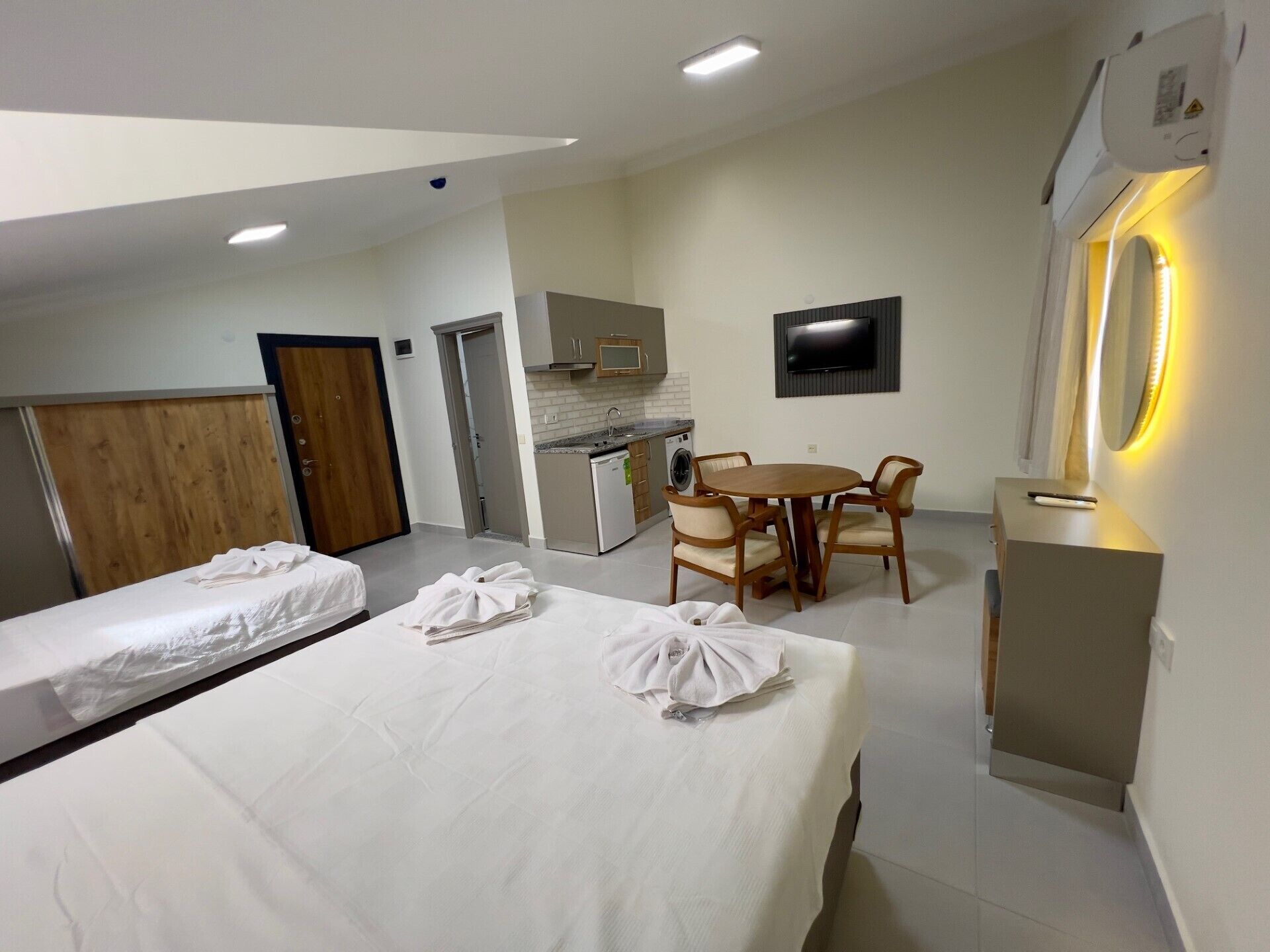 Family Triple Room | Desk, laptop workspace, free WiFi, bed sheets