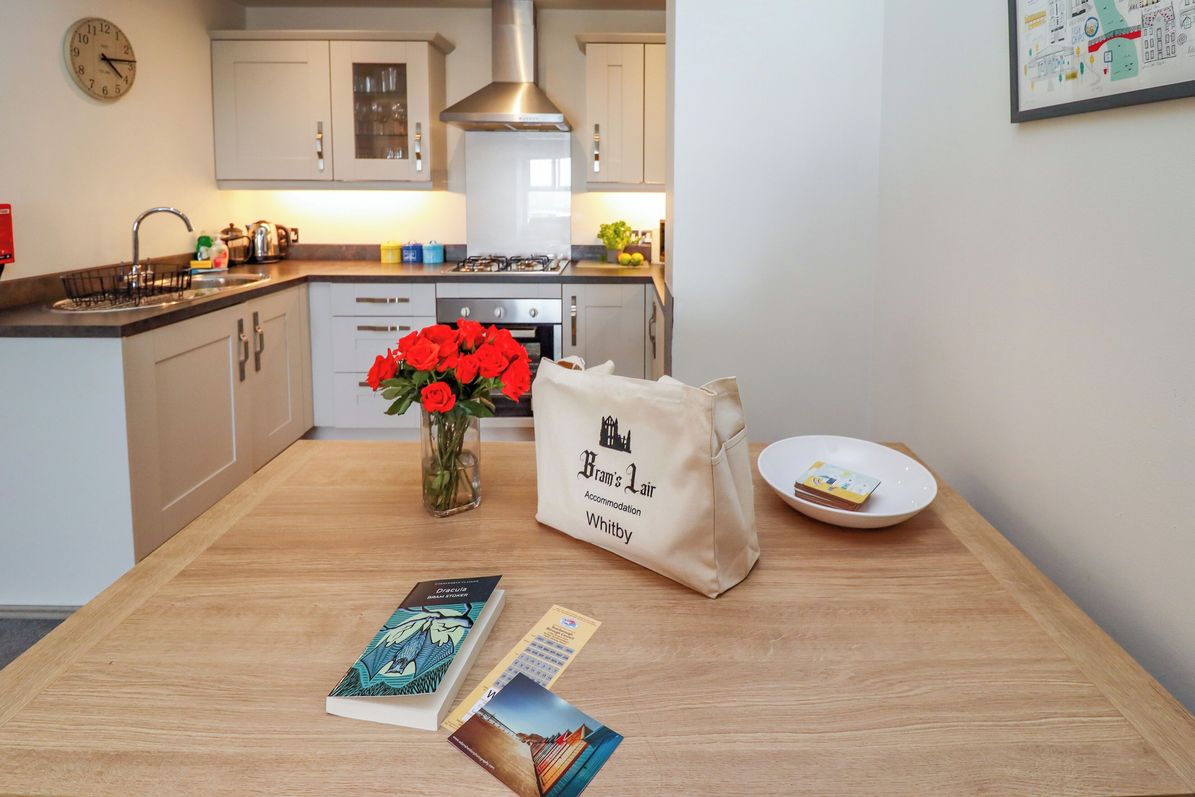 Geladeira, chaleira elétrica, torradeira