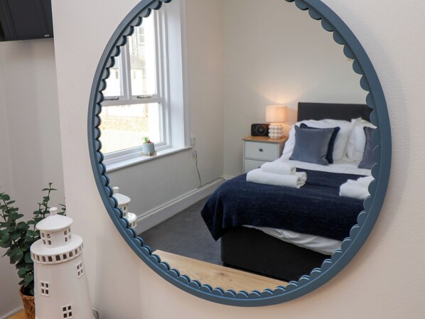 2 عدّة غرف نوم وبديكورات فريدة لكل غرفة وطراز فريد لكل وحدة