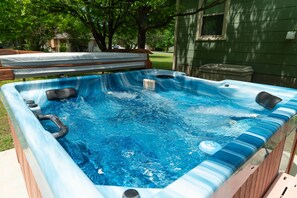 Bain à remous extérieur