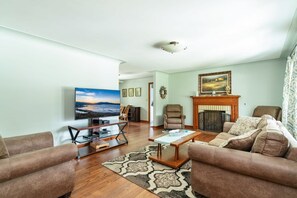 TV, fireplace, offices - Riverfront, Downtown Pigeon Forge/Walk To Trolley (Pigeon Forge)