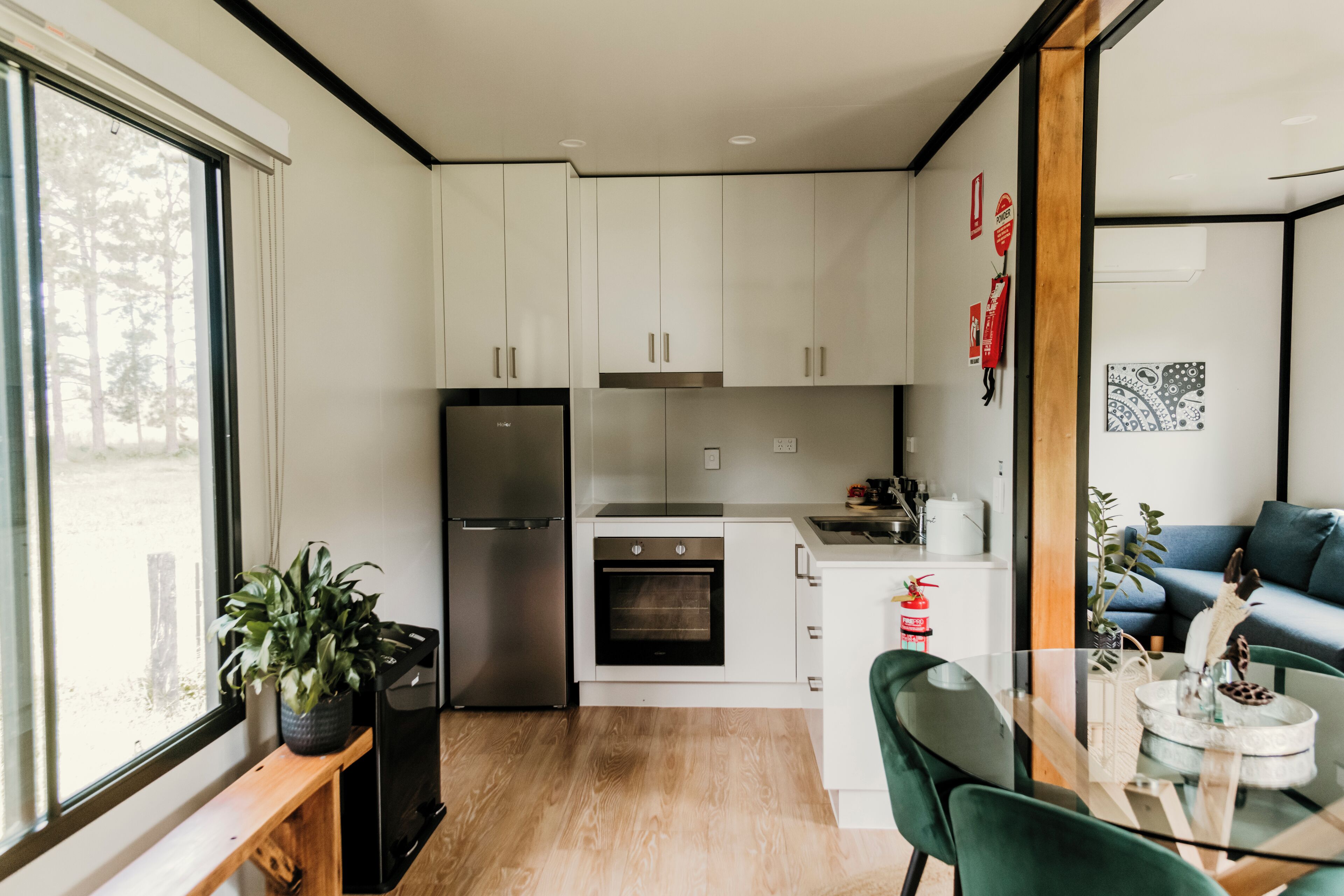 大冰箱、微波炉、烤箱、炉灶