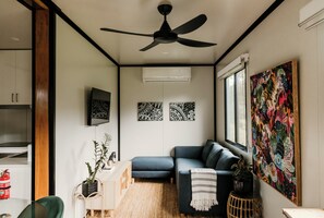 42-inch flat-screen TV with digital channels, TV, Netflix - Contained in Nimbin (Nimbin)