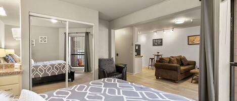 1 soverom, strykejern/-brett, wi-fi (inkludert) og sengetøy