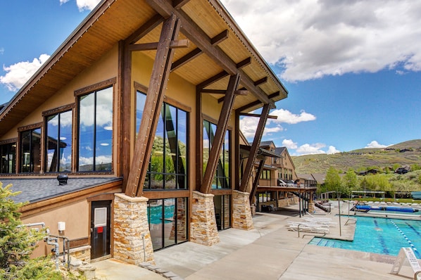 Exterior - Moose Mgmt at Carriage House 218: Fireplace-Downtown-Free Bus Route-Hot Tub (Park City)