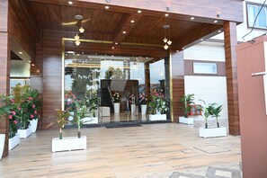 Interior entrance - Hotel Vasdaa Grand (Rishikesh)