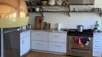 冰箱、微波炉、烤箱、炉灶