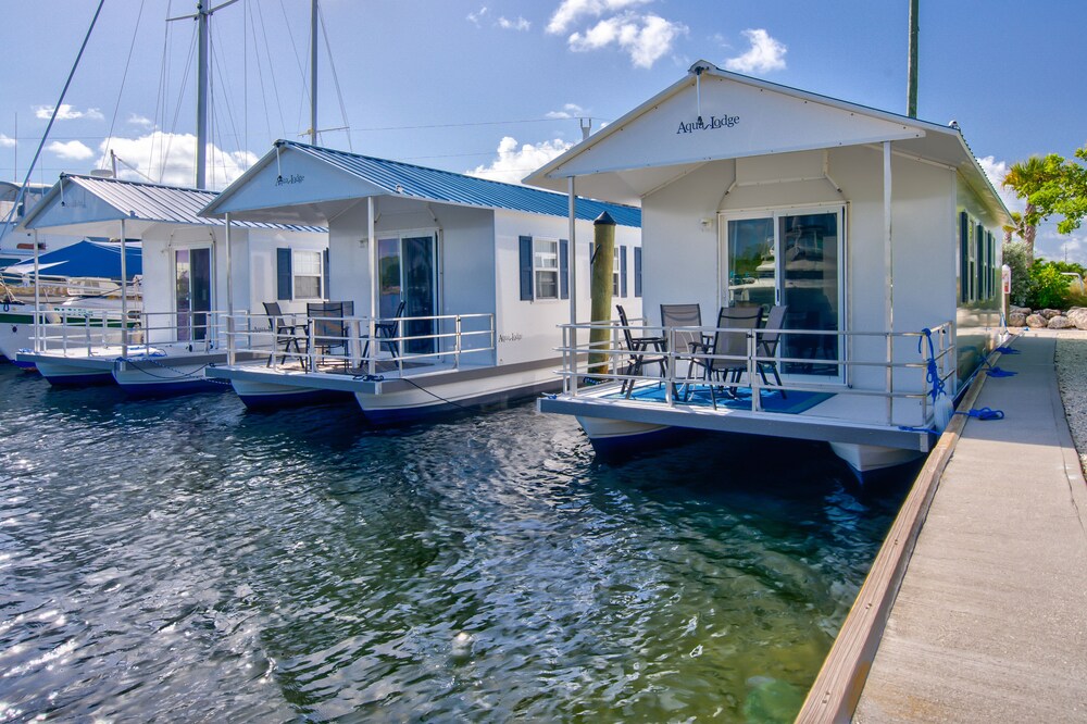 Aqua Lodge Rentals At Coconut Cay