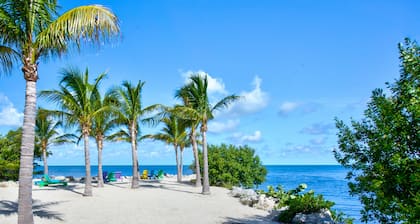 Aqua Lodge Rentals At Coconut Cay