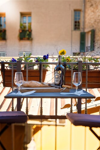 Adorable 2-bedroom apartment with AC in old town Antibes