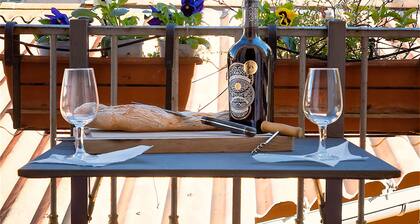 Adorable 2-bedroom apartment with AC in old town Antibes