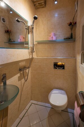 Bathroom - Adorable 2-bedroom apartment with AC in old town Antibes (Antibes)