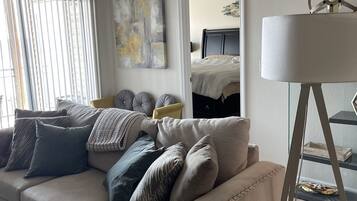 Smart TV, fireplace