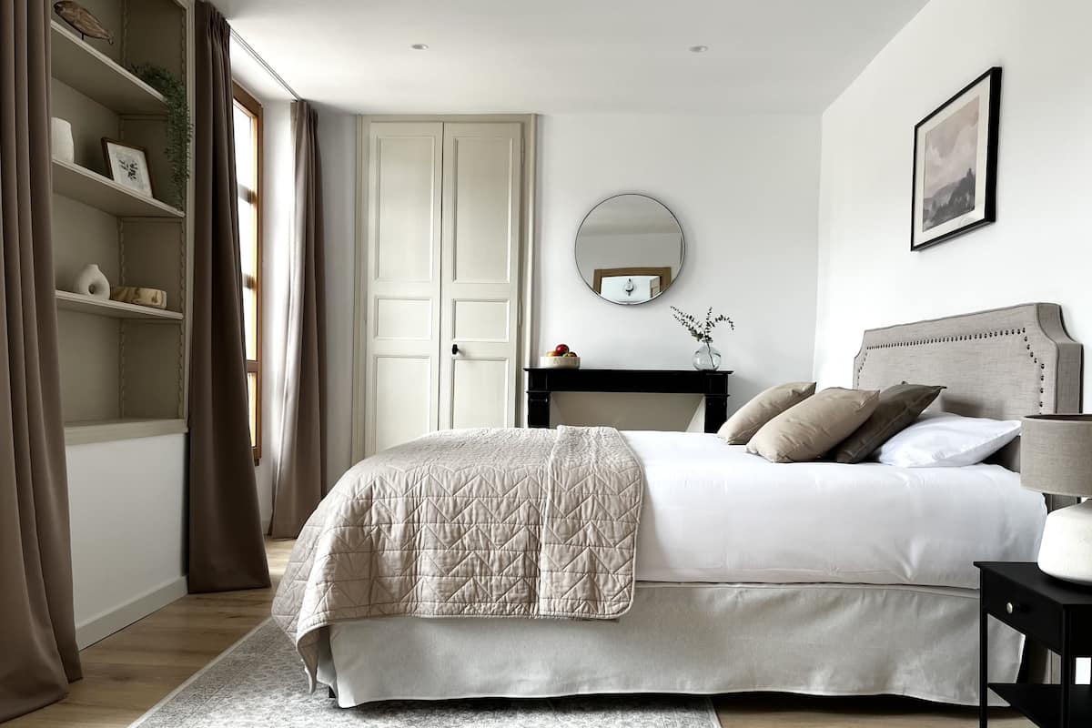 Habitación doble superior | Ropa de cama de alta calidad y decoración personalizada
