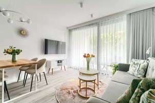 Deluxe Studio | Living area | Flat-screen TV