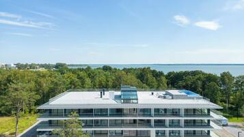 Vista frontal de la propiedad