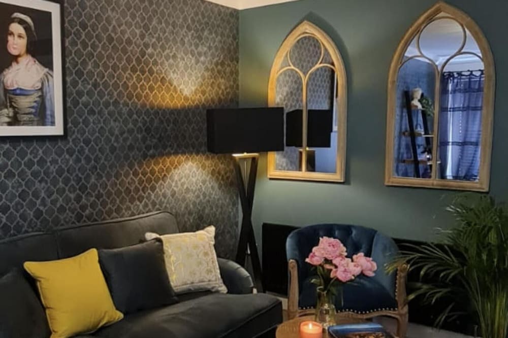 Stylish Scottish House With Garden and Parking