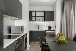 Lägenhet Business | Eget kök | Kylskåp, mikrovågsugn, ugn och spishäll