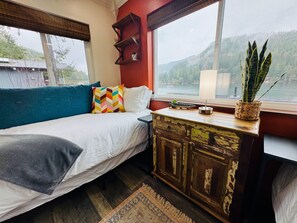 3 bedrooms, iron/ironing board, travel cot, free WiFi