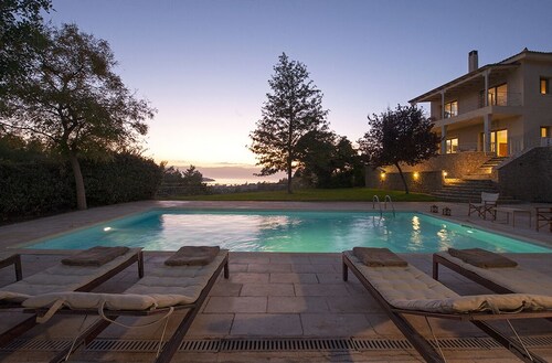 Villa with 6  bedrooms private pool sea view