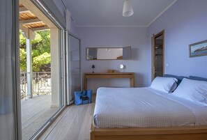 5 bedrooms, iron/ironing board, free WiFi