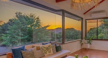Walk to Beach - Hot Tub - Pool - Comfort & Space!