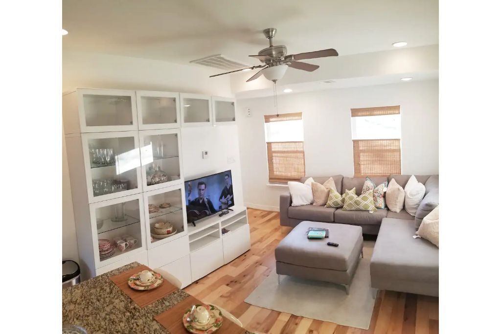 Cozy Heights Home 🌅🌄(Fenced, Yard, Garage)