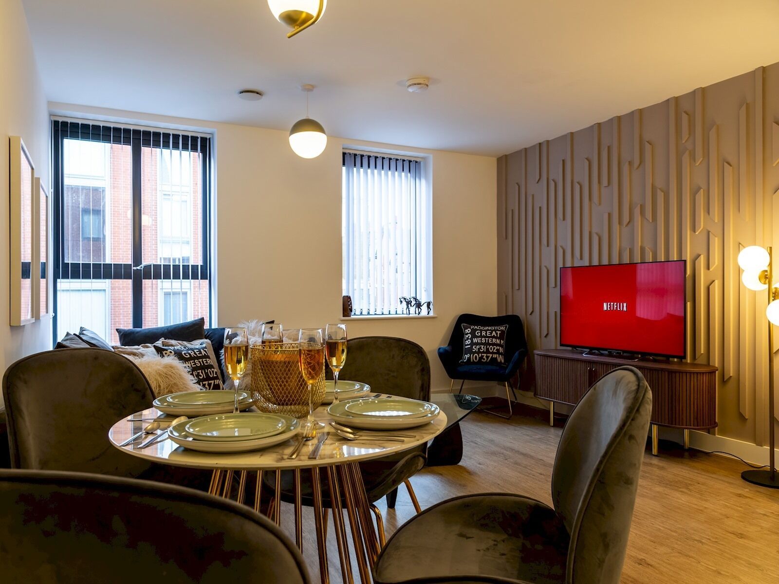 Pass the Keys | Super Luxurious 1 Bed Apartment | Jewellery Q