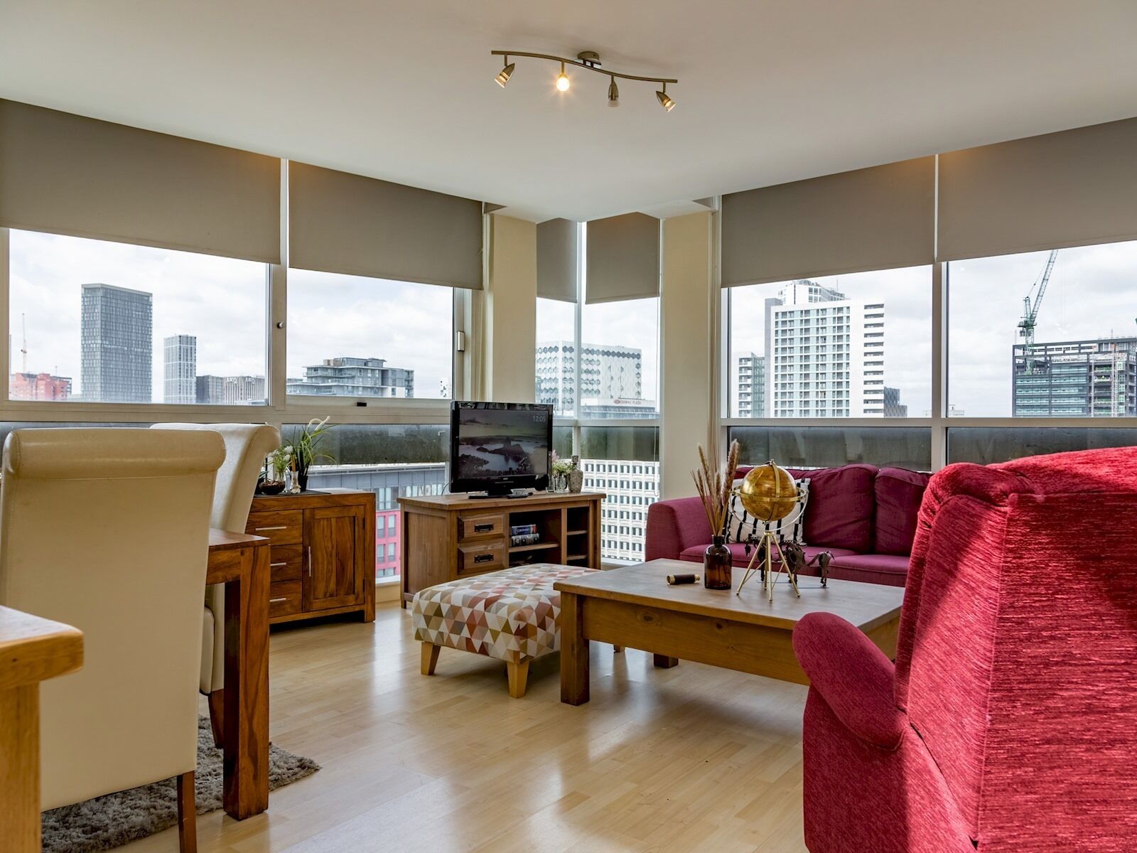 Pass the Keys | Luxury 2 Bed Penthouse Central Skyline Views