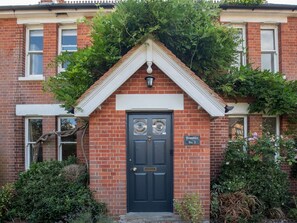 Exterior detail - Brambles Spacious Home Sleeps 8 Legoland Windsor in 5mins - Pass the Keys (Windsor)