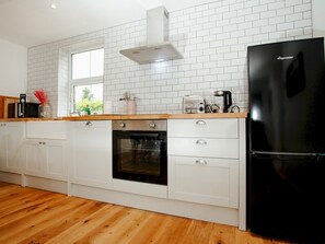 Fridge, microwave, oven, dishwasher - Perfect for exploring the Wolds and Lincoln - Pass the Keys (Market Rasen)