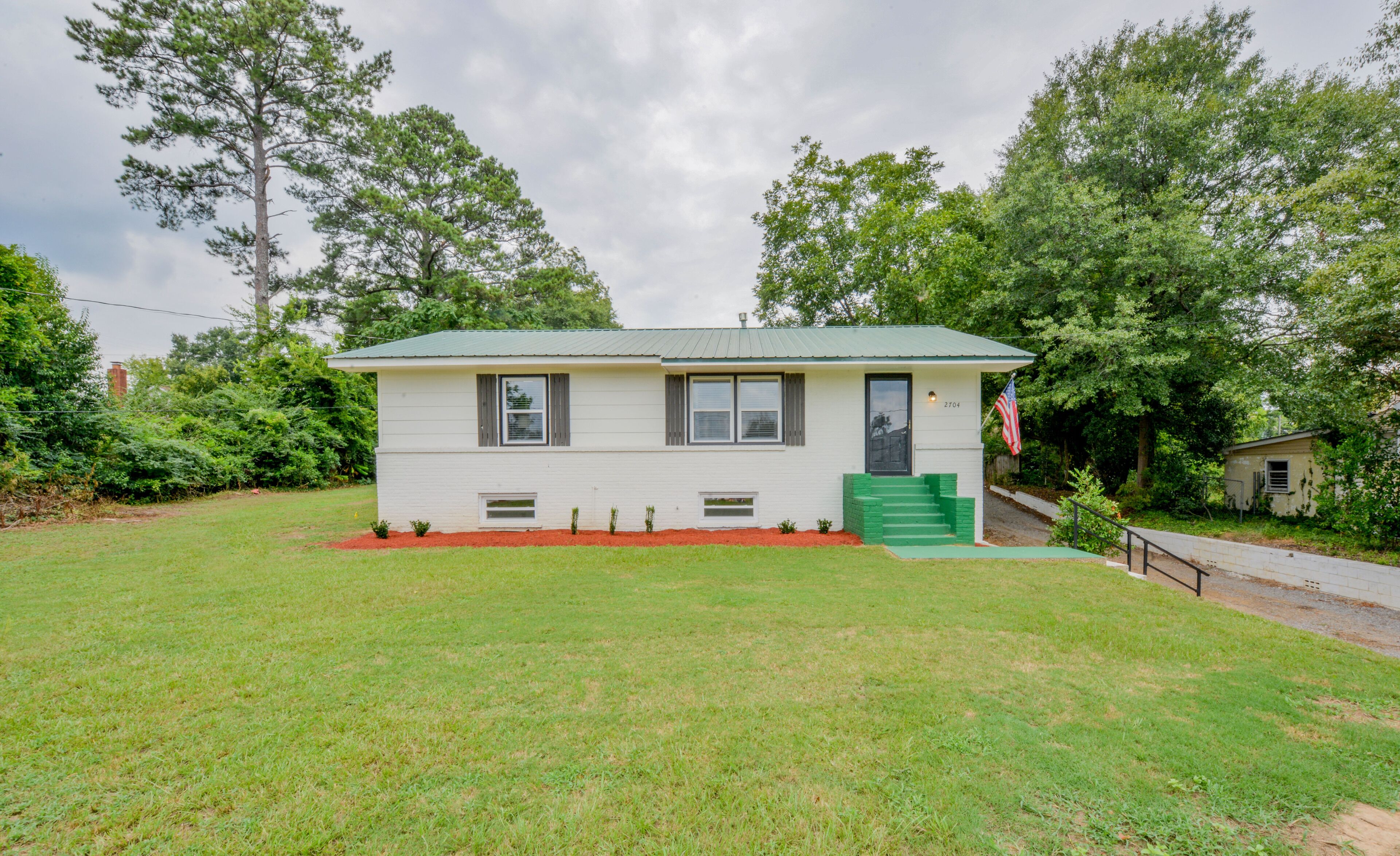 Southern Jewel - Family Friendly Bama Hangout close to town!