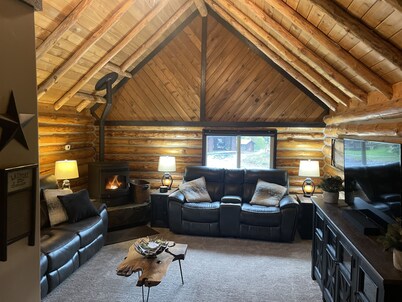 Little Cabin in the Woods + Disk - Frisbee Golf