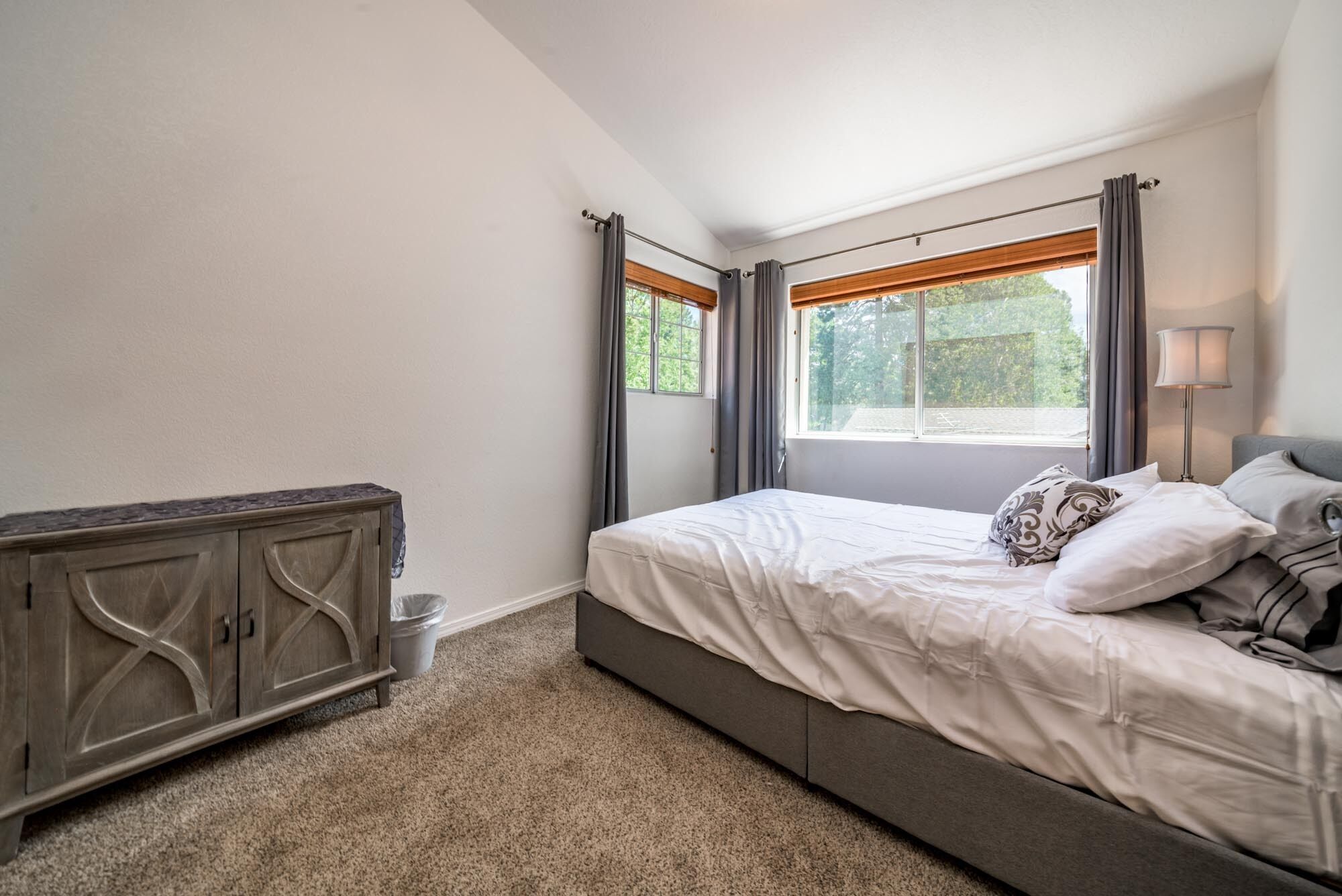 Under 15 mins to NAU! 🌲Your Home Away From Home with Beautiful Backyard & Patio