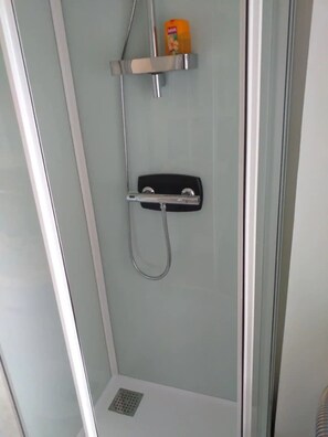 Shower, hair dryer, towels, toilet paper - Agon-countainville : Maison de Ville 6 Pers max (Agon-Coutainville)