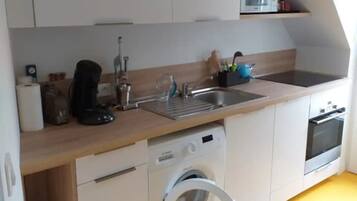 Geladeira, micro-ondas, fogão, cooktop